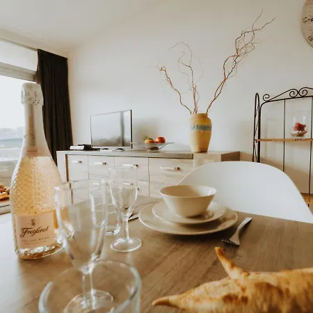 Seastar With Balcony By Interhome 아파트 *